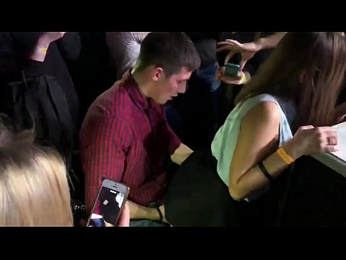 ❤️ Ubulili bangempela ku-nightclub yaseRussia. Intombazane yaseRussia eneminyaka engu-18 ubudala ingene endunu nasesithweni sangasese e-nightclub Izocansi ku-zu.teatroporno.ru ❌️